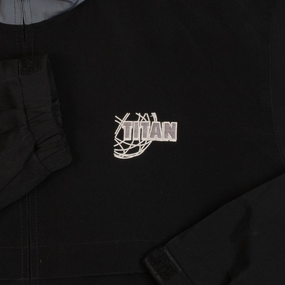 MEN'S VINTAGE 1990S TITAN WINDBREAKER JACKET - X-LARGE