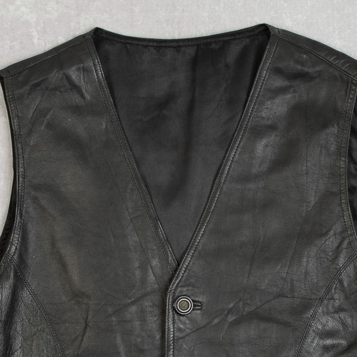 MEN'S VINTAGE 1990S LEATHER VEST JACKET - X-LARGE