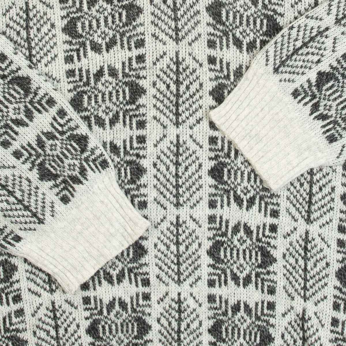 MEN'S VINTAGE 1990S PATTERNED V-NECK KNITTED JUMPER - X-LARGE