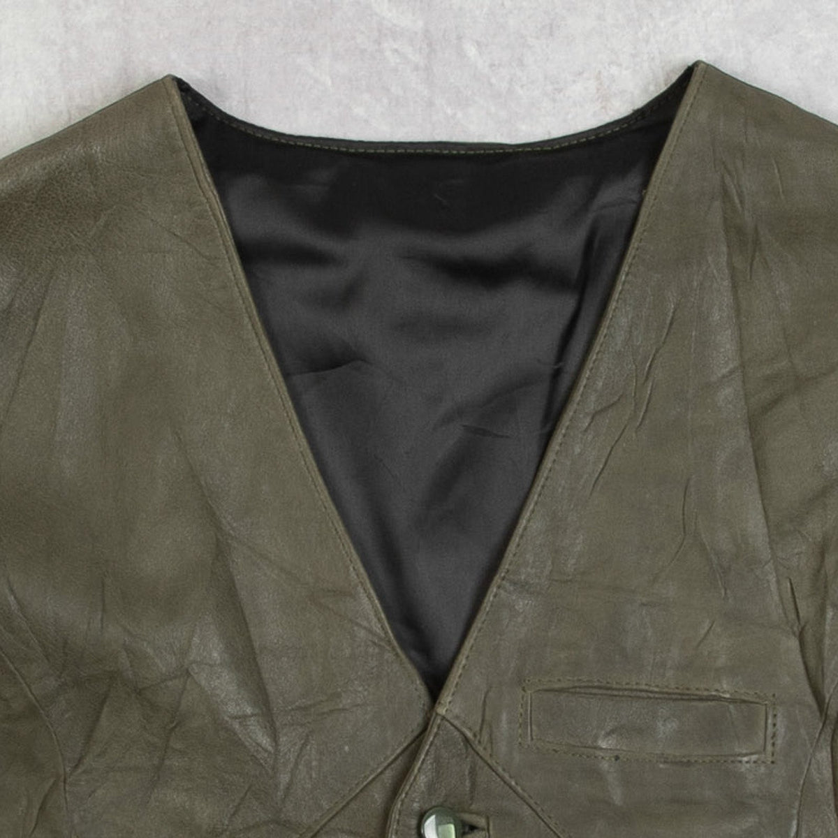 MEN'S VINTAGE 1990S LEATHER VEST JACKET - MEDIUM