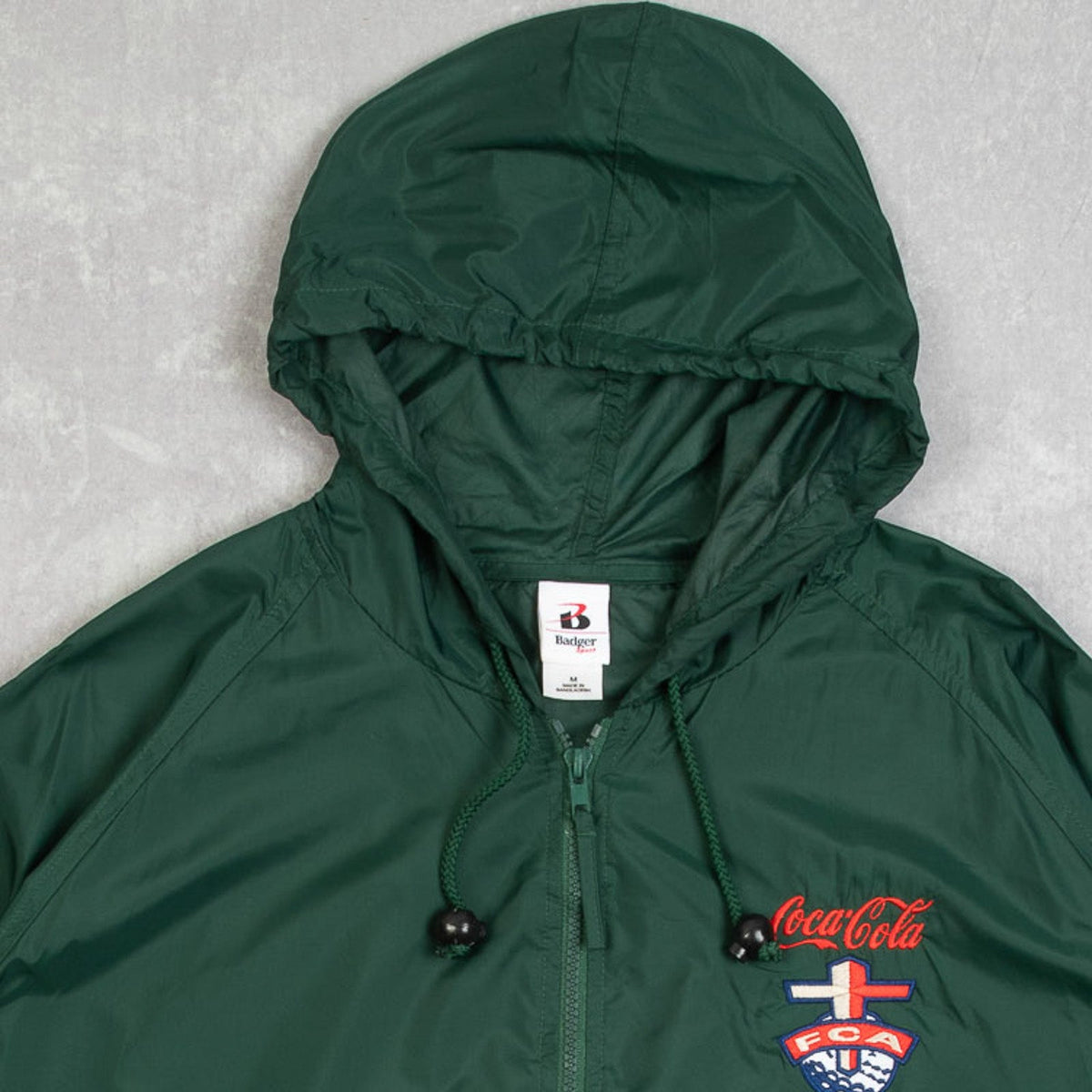 MEN'S VINTAGE 1990S COCA-COLA HOODED PULLOVER JACKET - MEDIUM