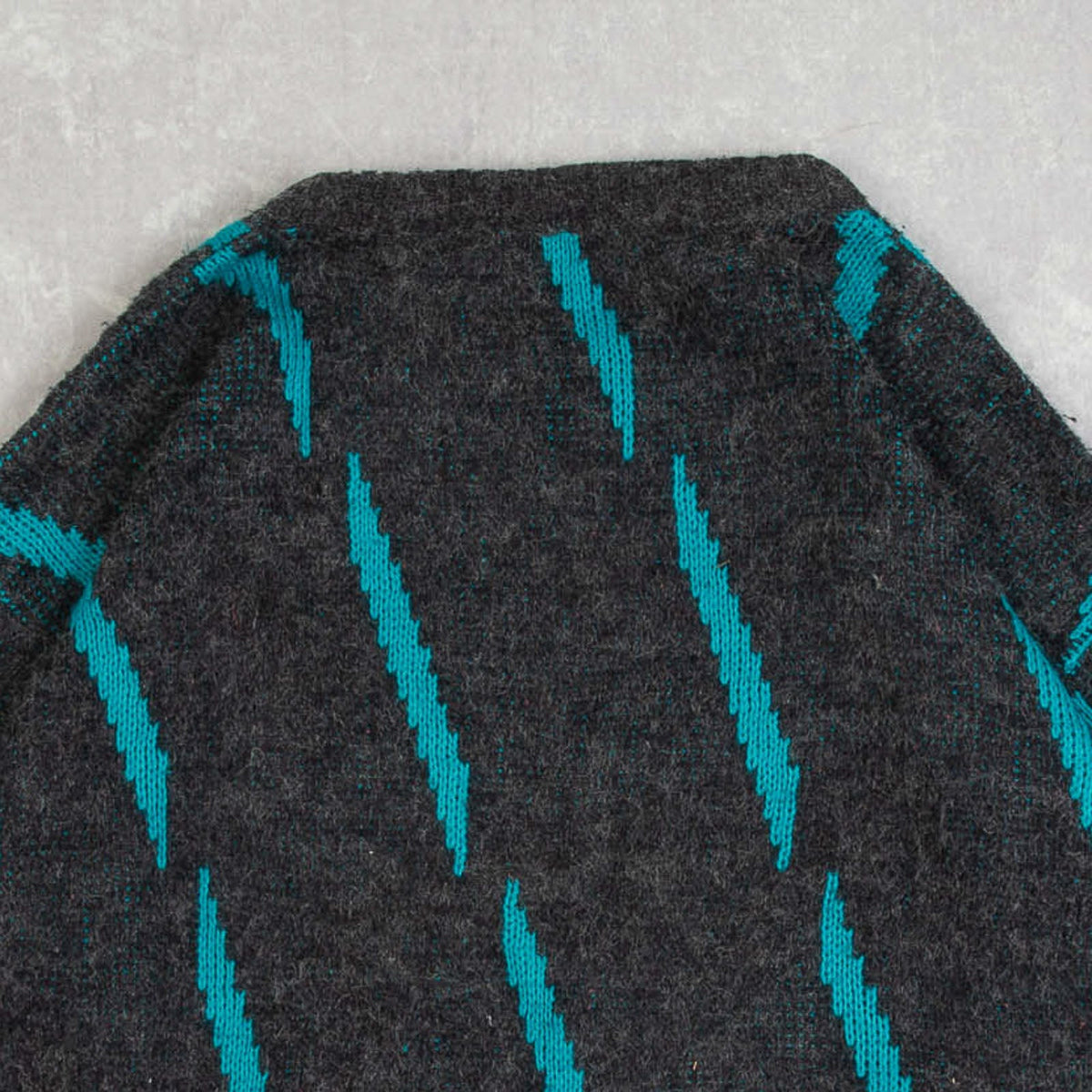 MEN'S VINTAGE 1980S PATTERNED KNITTED JUMPER - LARGE