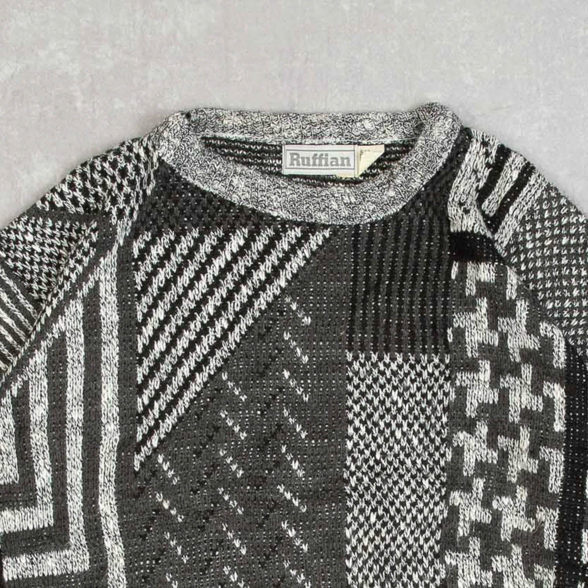 MEN'S VINTAGE 1980S PATTERNED KNITTED JUMPER - X-LARGE