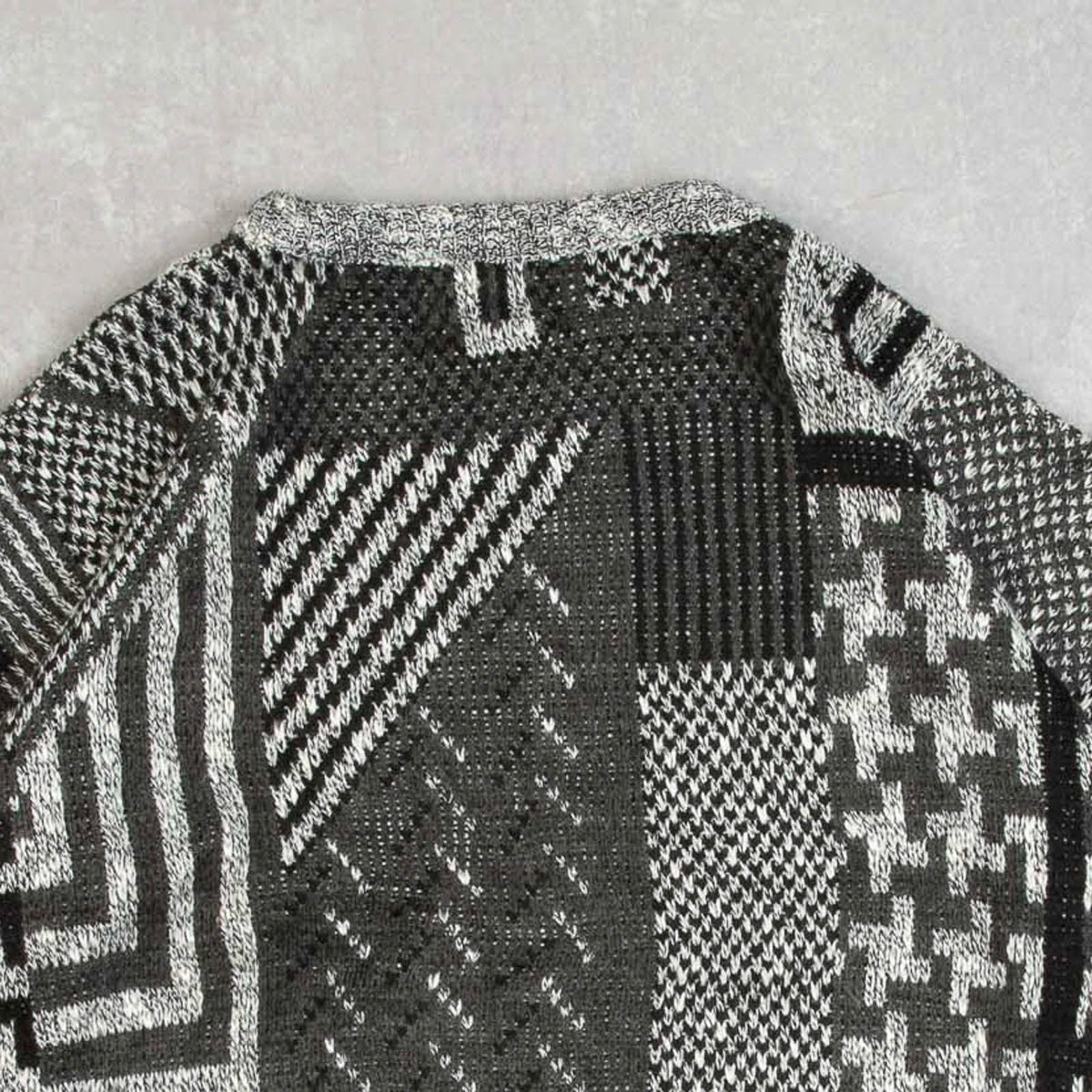 MEN'S VINTAGE 1980S PATTERNED KNITTED JUMPER - X-LARGE