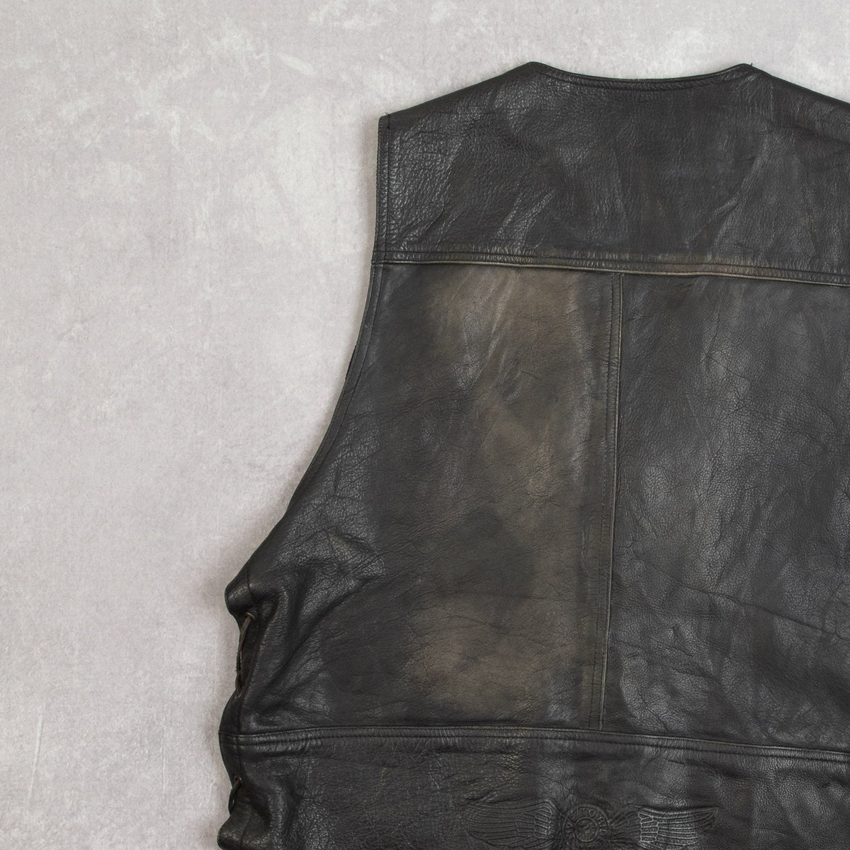 MEN'S VINTAGE 1990S LEATHER VEST JACKET - X-LARGE