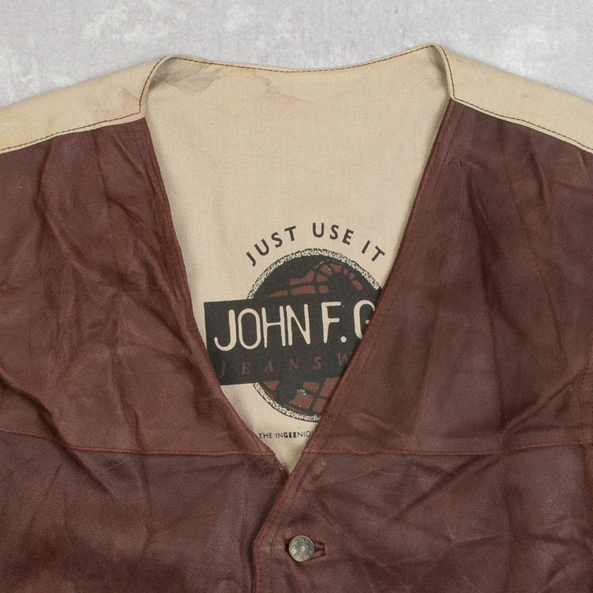 MEN'S VINTAGE 1990S LEATHER VEST JACKET - LARGE