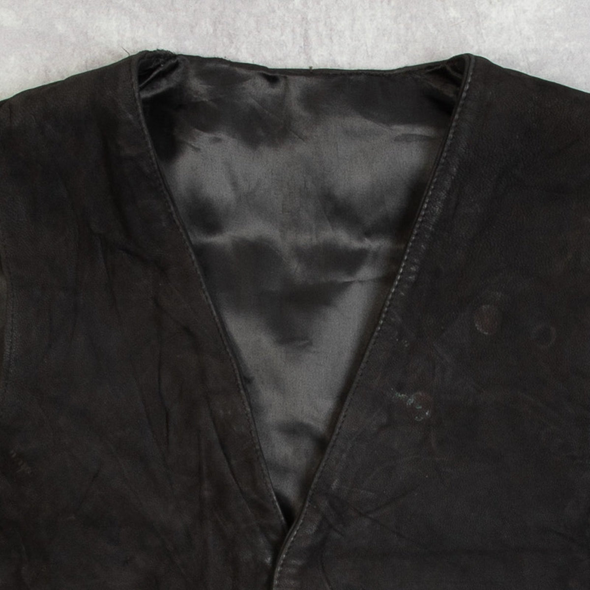 MEN'S VINTAGE 1990S SUEDE LEATHER VEST JACKET - MEDIUM