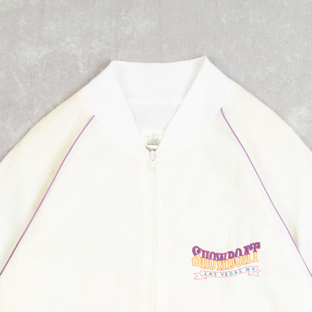 MEN'S VINTAGE 1980S SHOWBOAT LAS VEGAS RAGLAN BOMBER JACKET - LARGE