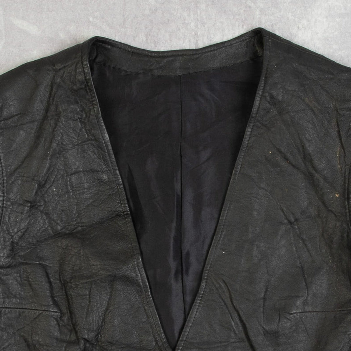 MEN'S VINTAGE 1990S LEATHER VEST JACKET - SMALL