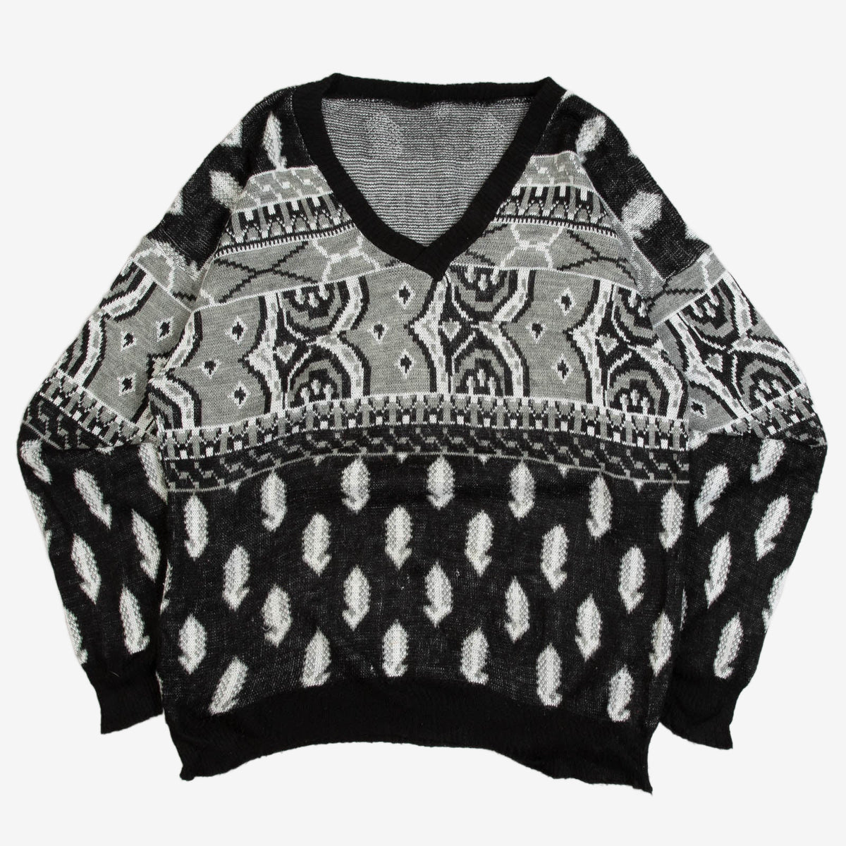MEN'S VINTAGE 1980S PATTERNED V-NECK KNITTED JUMPER - MEDIUM