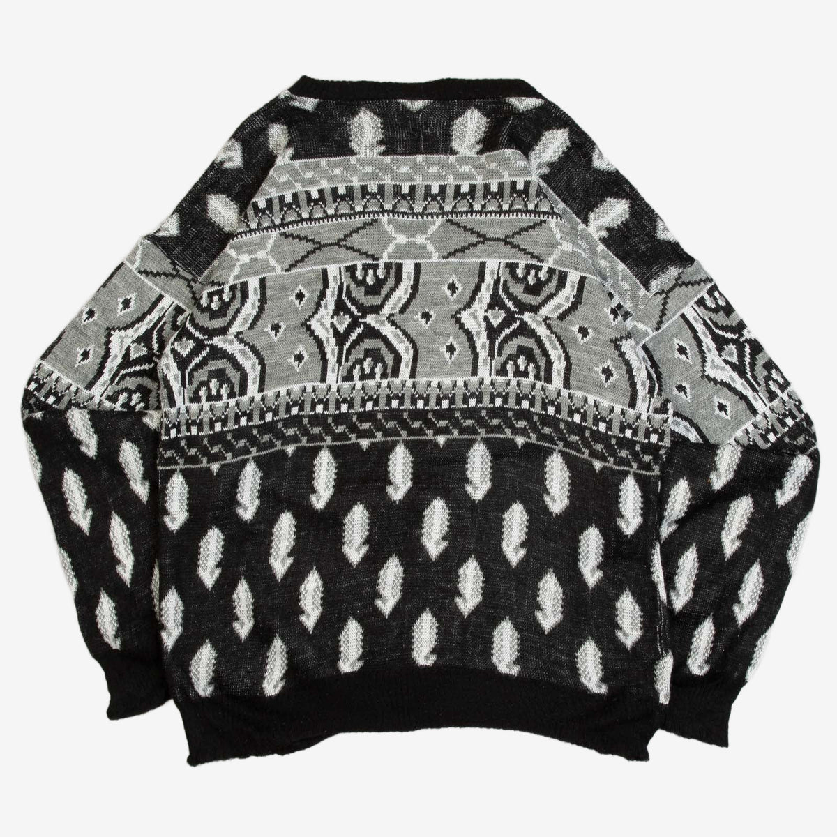 MEN'S VINTAGE 1980S PATTERNED V-NECK KNITTED JUMPER - MEDIUM