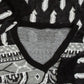 MEN'S VINTAGE 1980S PATTERNED V-NECK KNITTED JUMPER - MEDIUM