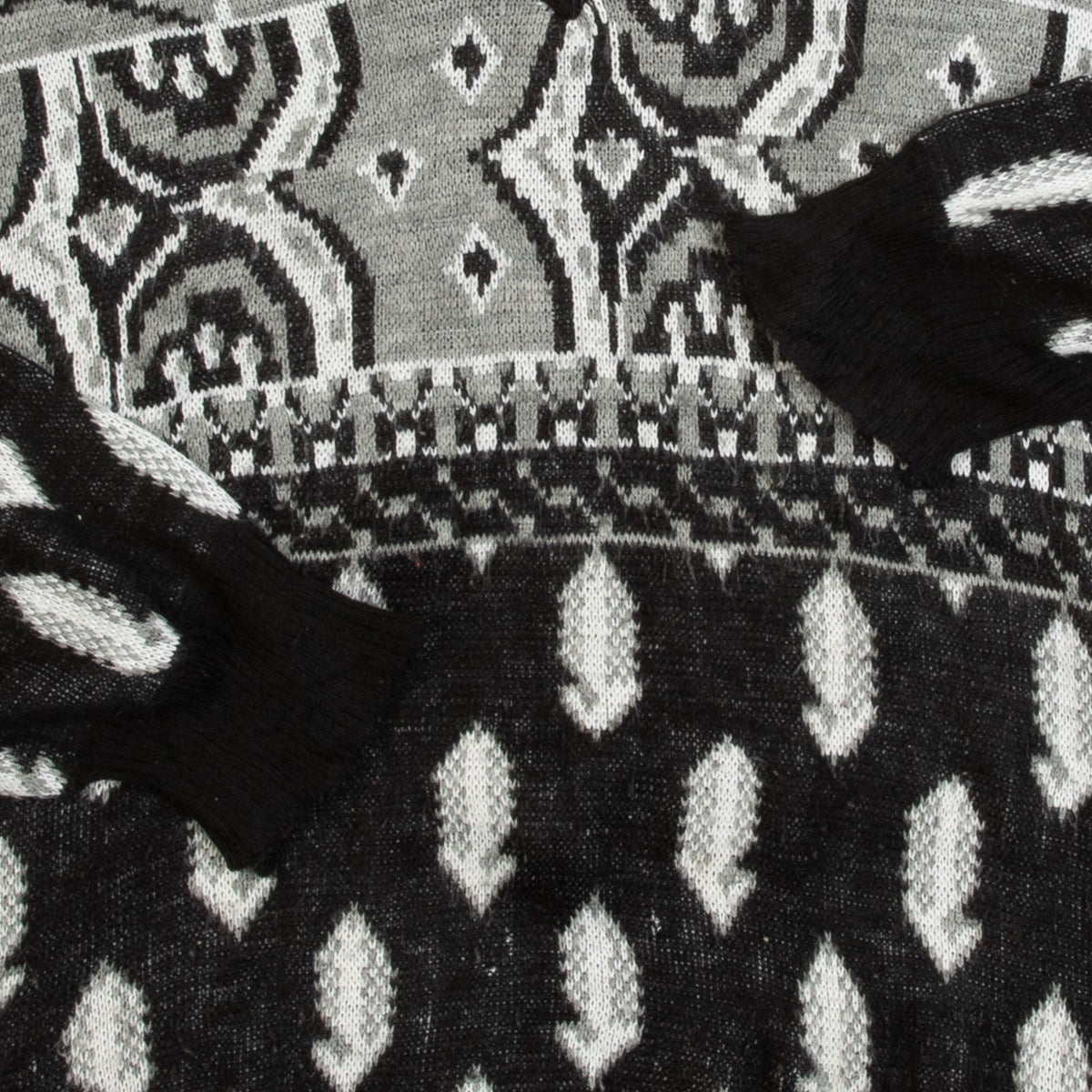 MEN'S VINTAGE 1980S PATTERNED V-NECK KNITTED JUMPER - MEDIUM