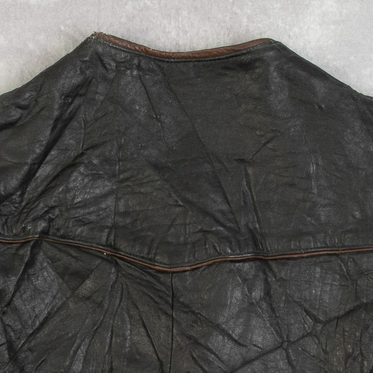 MEN'S VINTAGE 1990S LEATHER VEST JACKET - MEDIUM