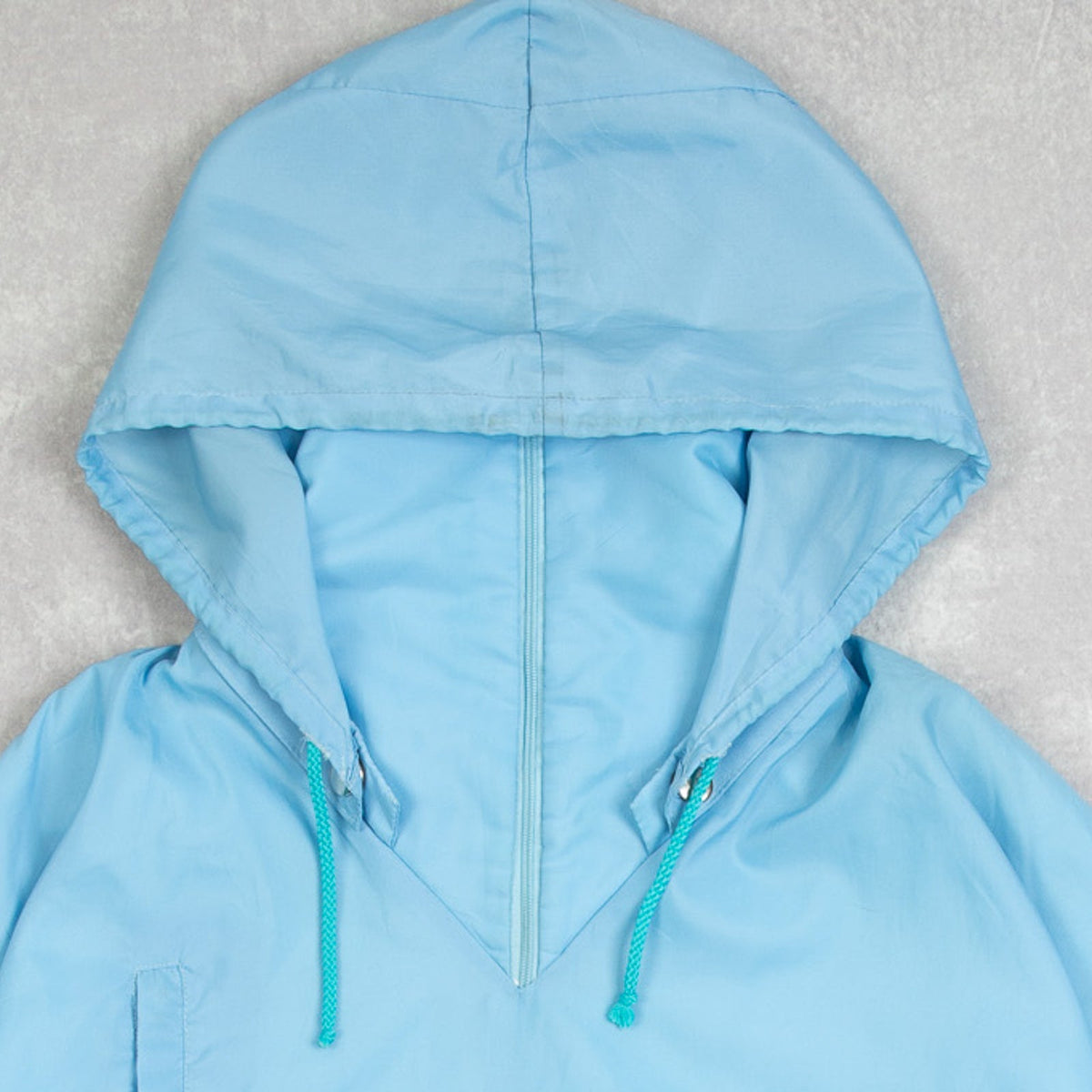 MEN'S VINTAGE 1980S HOODED HIGH NECK WINDBREAKER JACKET - LARGE