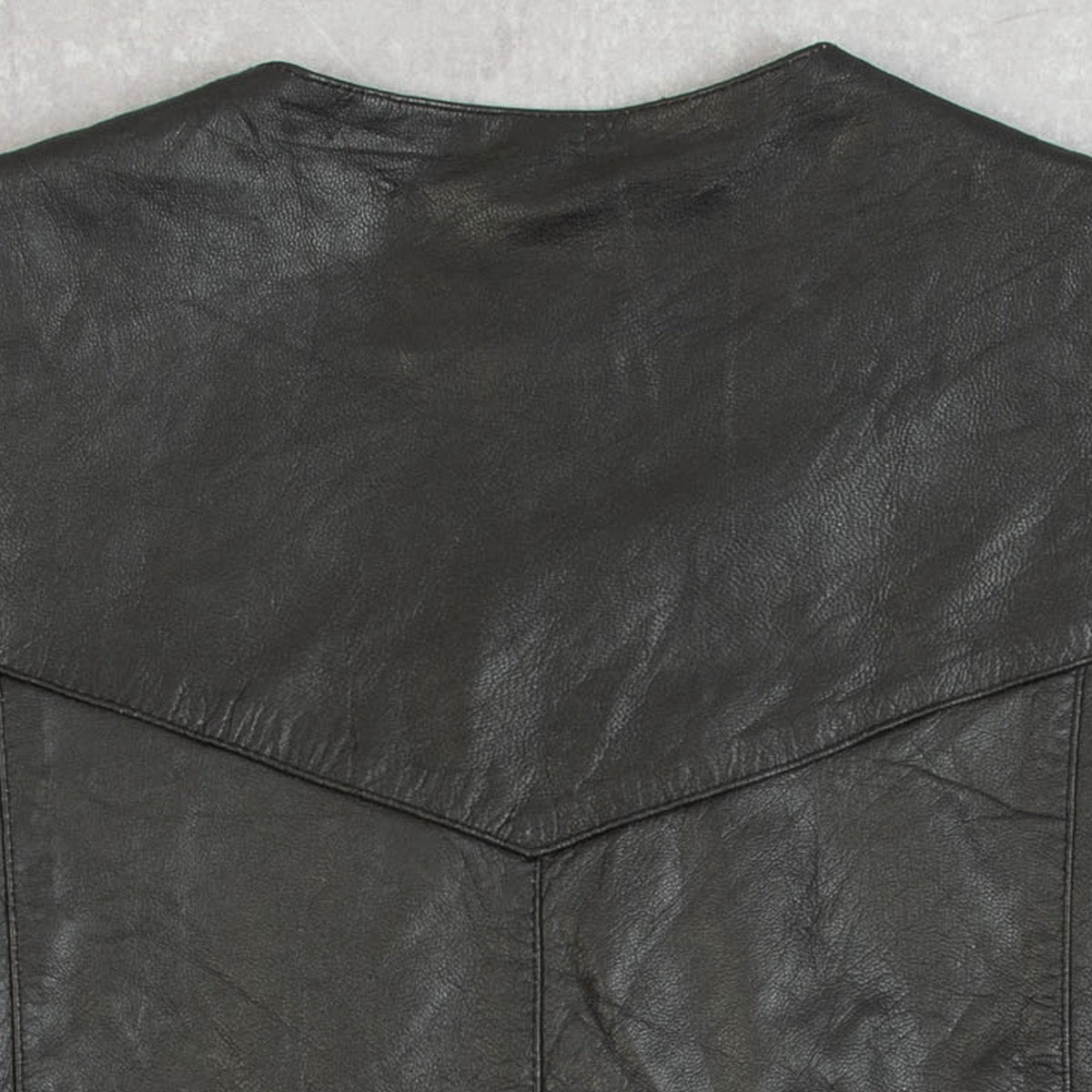 MEN'S VINTAGE 1990S LEATHER VEST JACKET - X-LARGE
