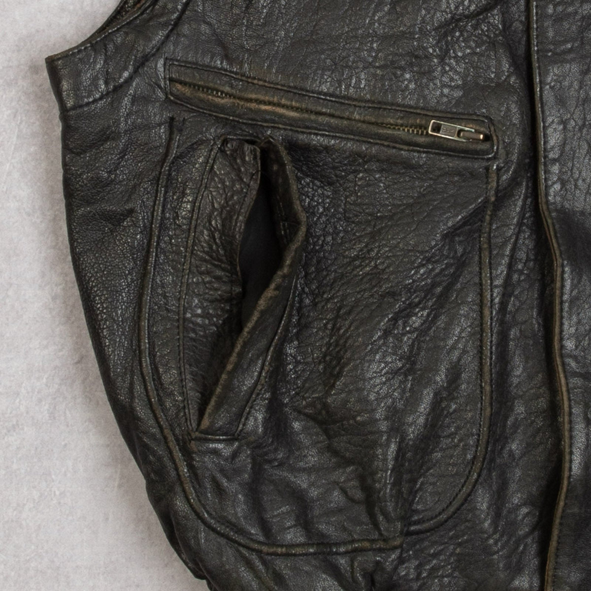 MEN'S VINTAGE 1990S LEATHER VEST JACKET - MEDIUM