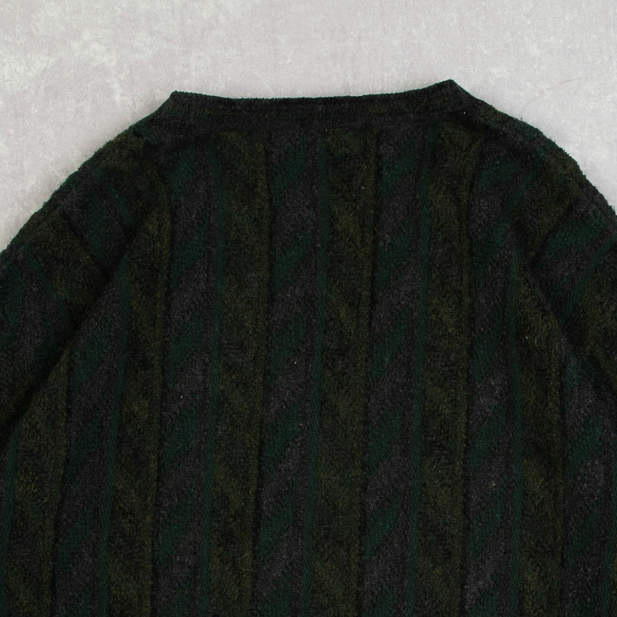 MEN'S VINTAGE 1990S STRUCTURED STRIPED V-NECK KNITTED JUMPER - LARGE