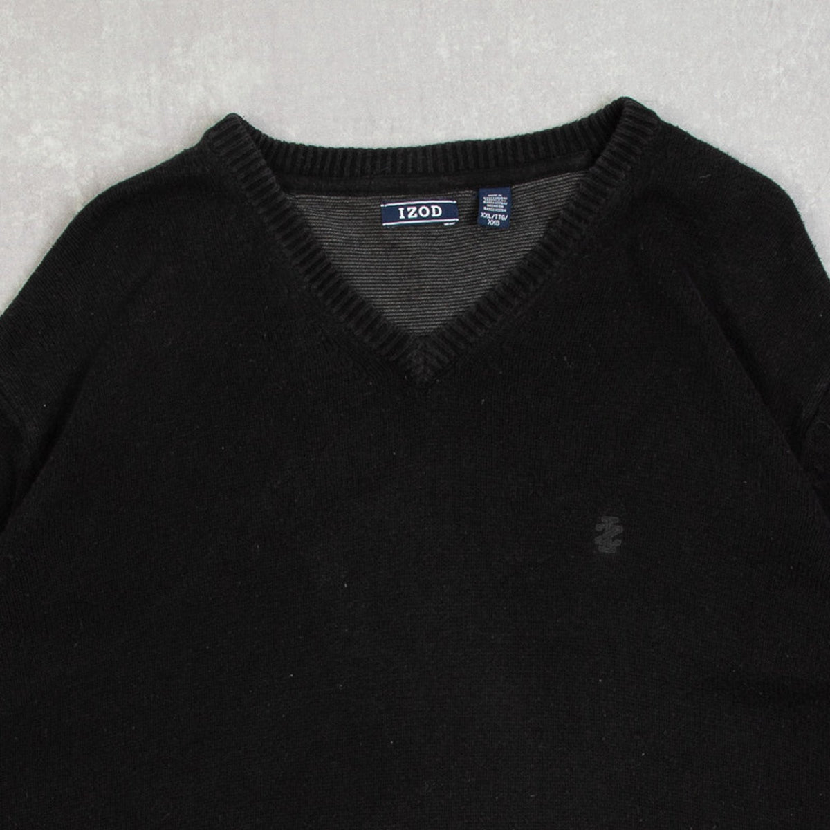 MEN'S VINTAGE 1990S IZOD V-NECK KNITTED JUMPER - XX-LARGE