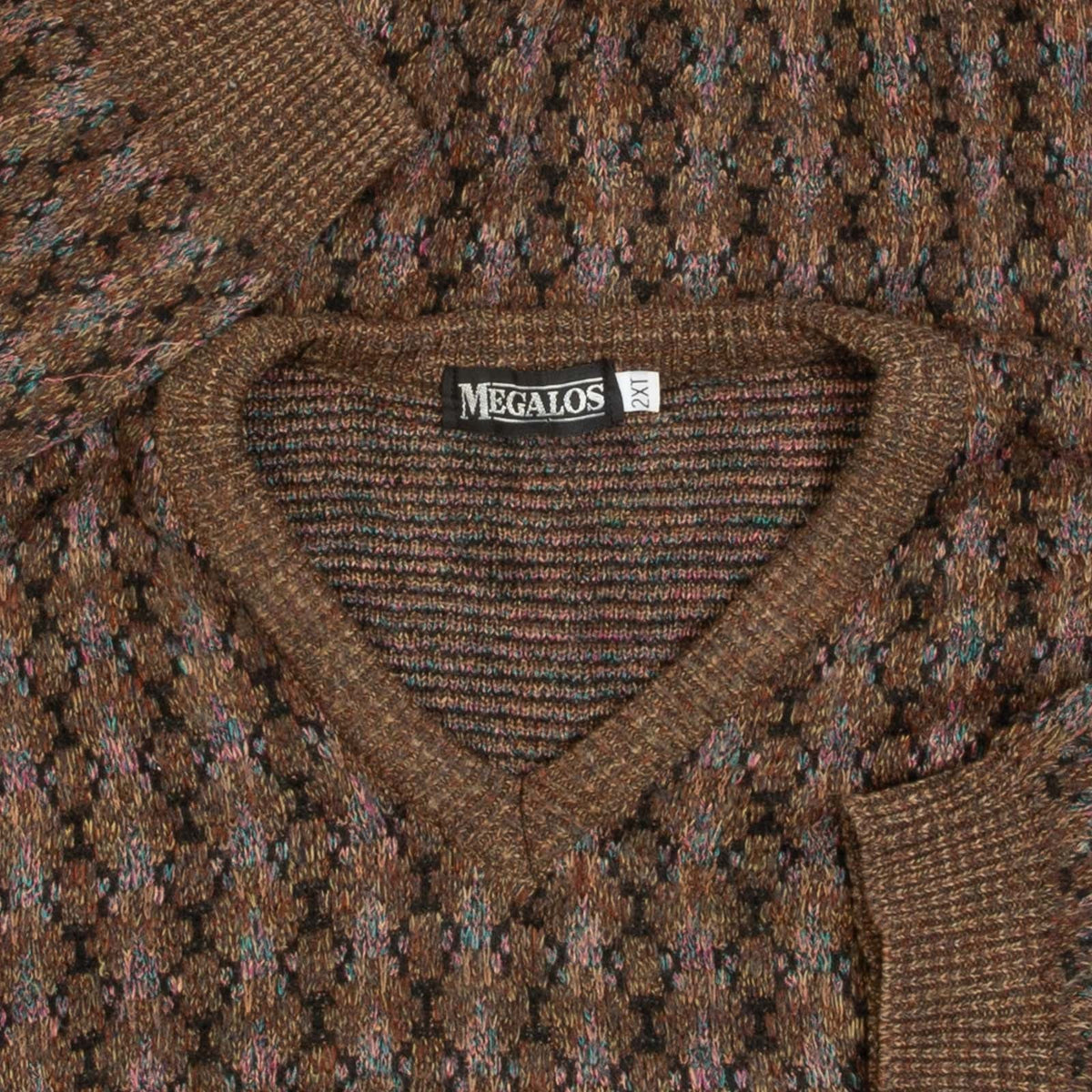 MEN'S VINTAGE 1990S PATTERNED V-NECK KNITTED JUMPER - XX-LARGE