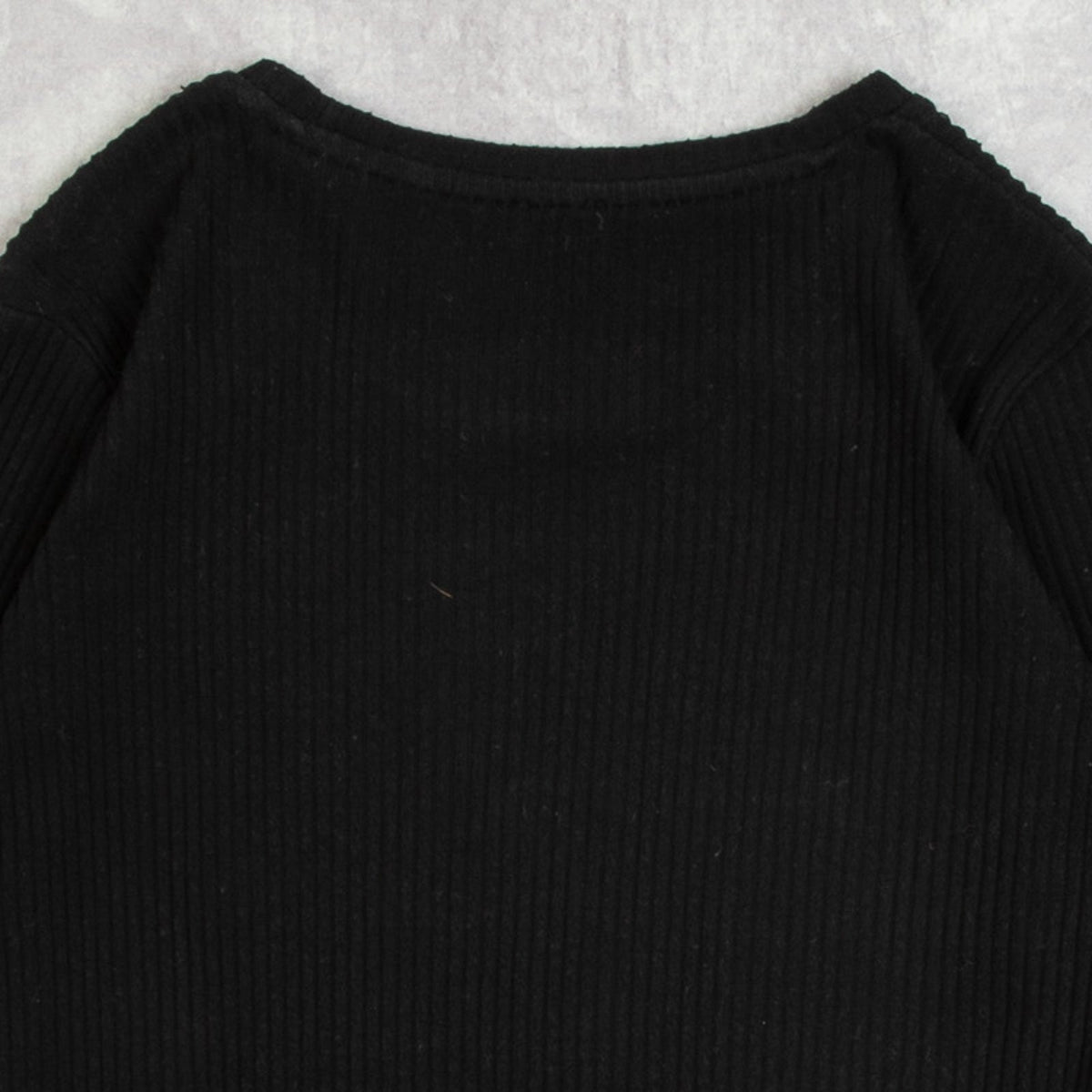 WOMEN'S VINTAGE 2000S GUESS DIAMANTÉ LOGO RIBBED KNITTED JUMPER - MEDIUM