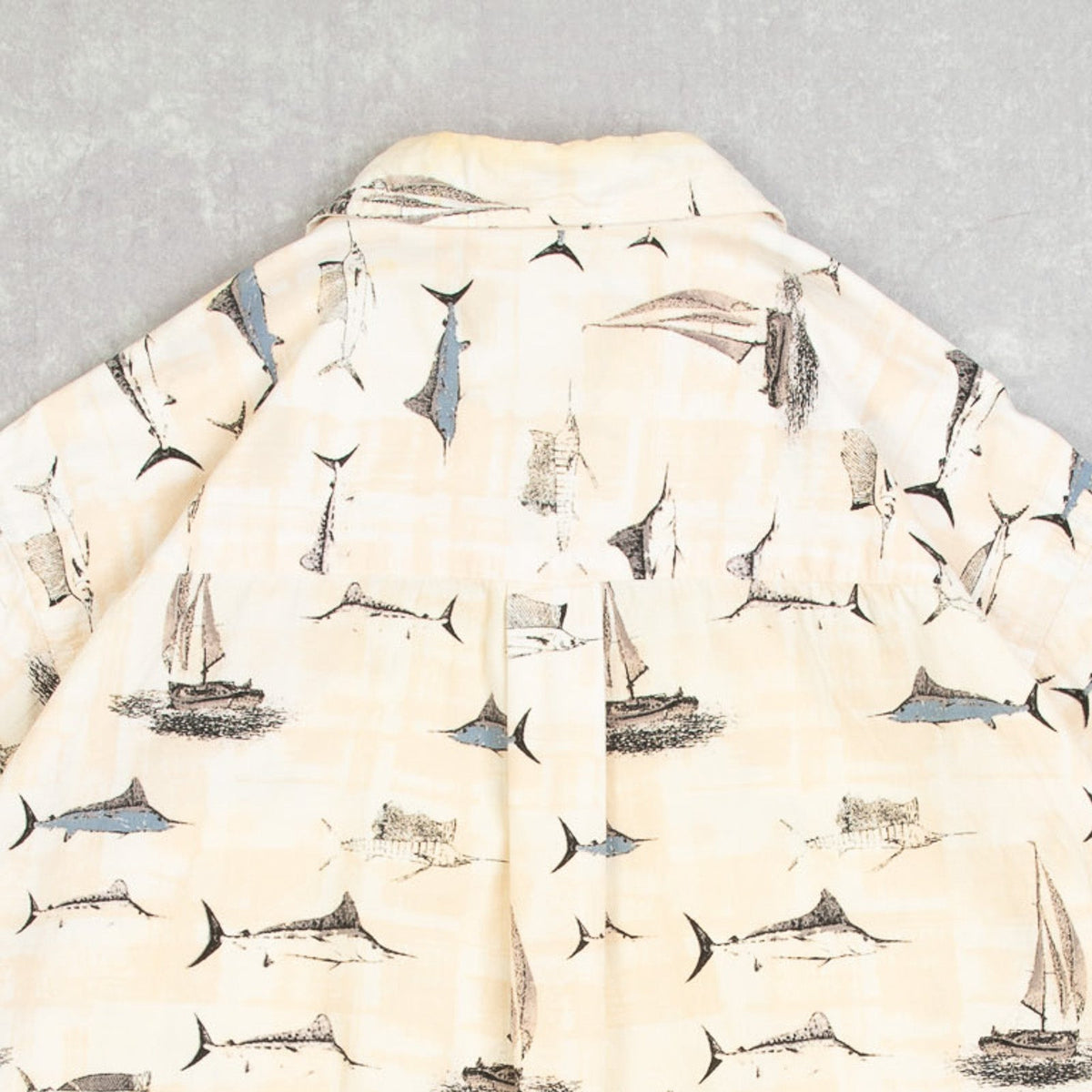 MEN'S VINTAGE 1990S FISHING PATTERNED SHORT SLEEVE SHIRT - LARGE