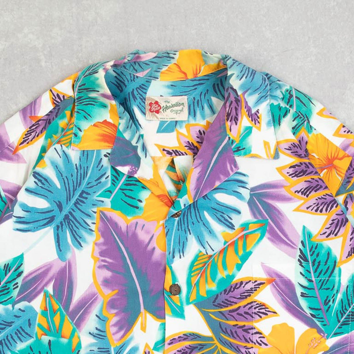 MEN'S VINTAGE 1990S HAWAIIAN SHORT SLEEVE PATTERNED SHIRT - X-LARGE