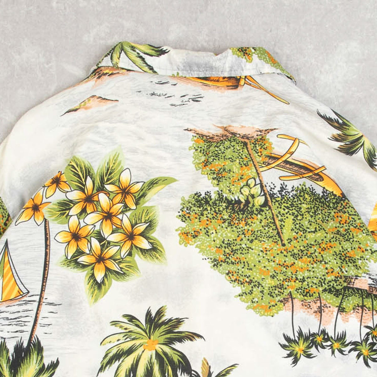 MEN'S VINTAGE 1980S HAWAIIAN SHORT SLEEVE PATTERNED SHIRT - LARGE