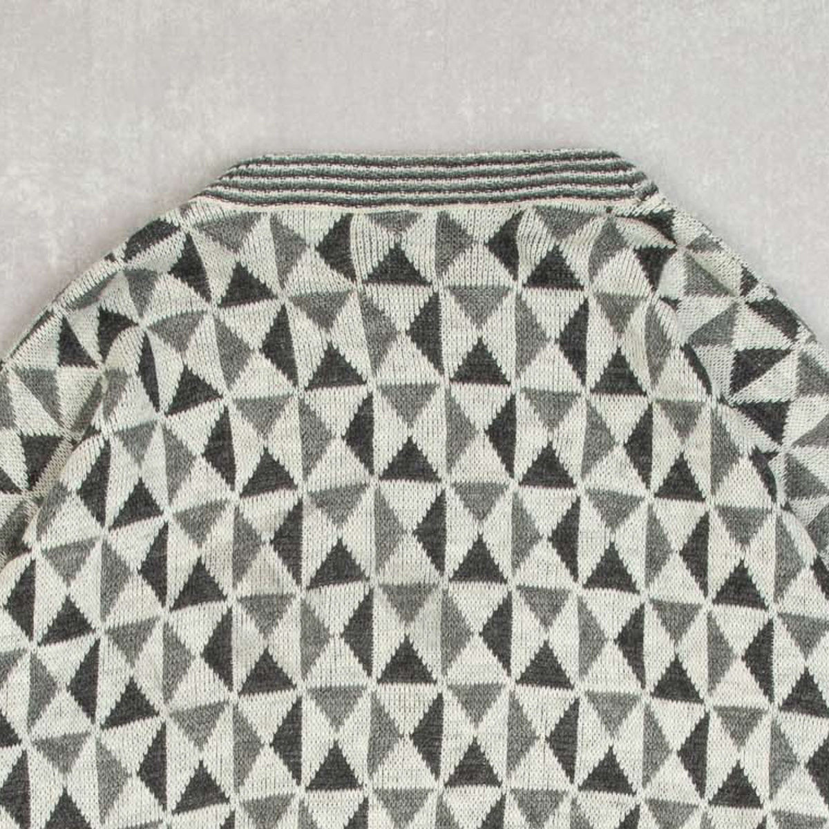 MEN'S VINTAGE 1980S PATTERNED KNITTED JUMPER - LARGE