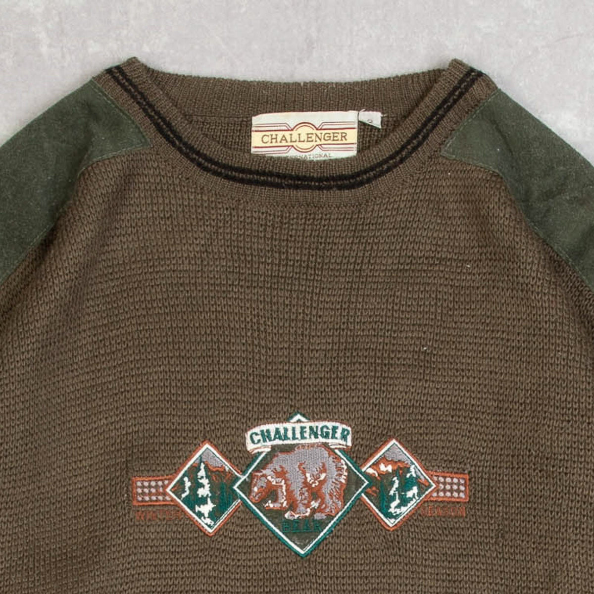 MEN'S VINTAGE 1990S EMBROIDERED PATTERNED KNITTED JUMPER - MEDIUM