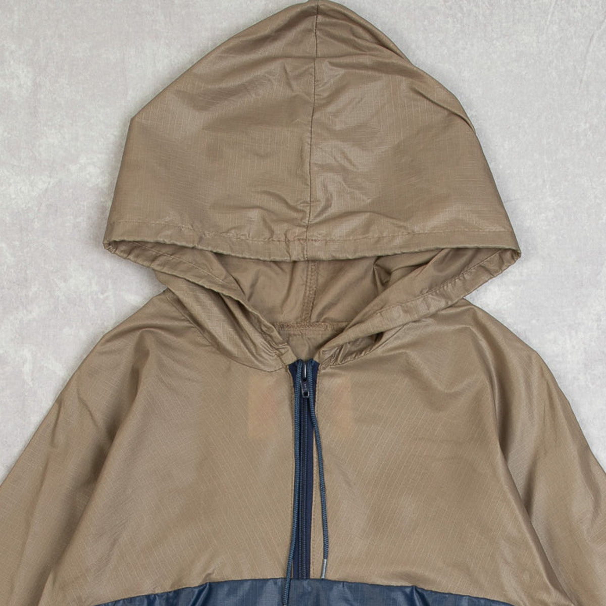 MEN'S VINTAGE 1990S HOODED QUARTER ZIP WINDBREAKER JACKET - MEDIUM
